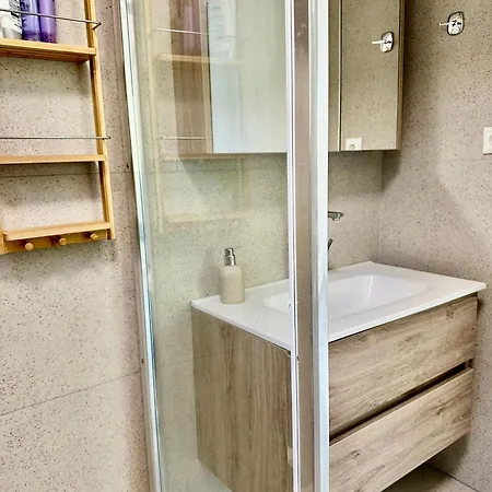 Ef Zin - Zaga House * Koróni